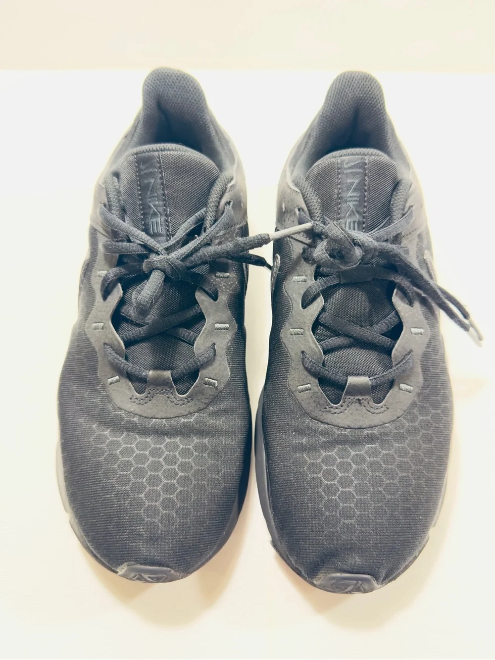 Nike Legend Essential 2 Black Men’s Sneakers Size 8 CQ9356-004